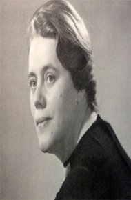 Течет река
